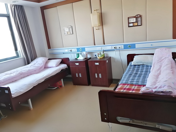 成人本科深圳落户_变态男躲女神床下，尺度生猛的日本电影！ 度生猛的日转发就好