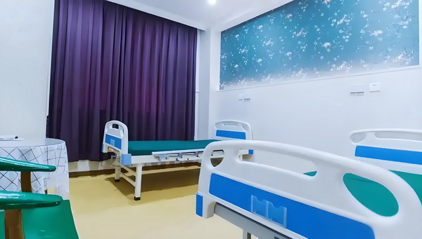 怎么入深圳户口最容易_偶遇何猷君穿两年前的增高鞋，奚梦瑶外八严重 偶遇何猷君在这场闹剧中